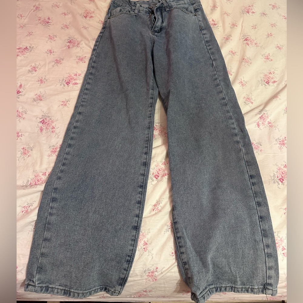 light blue boyfriend jeans